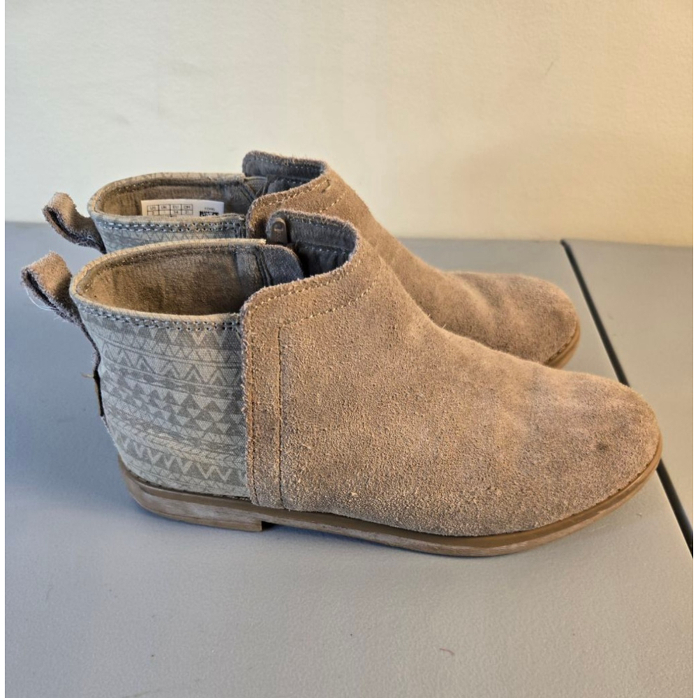 Girls TOMS Beige Suede Gray Pattern Ankle Boots Size 2